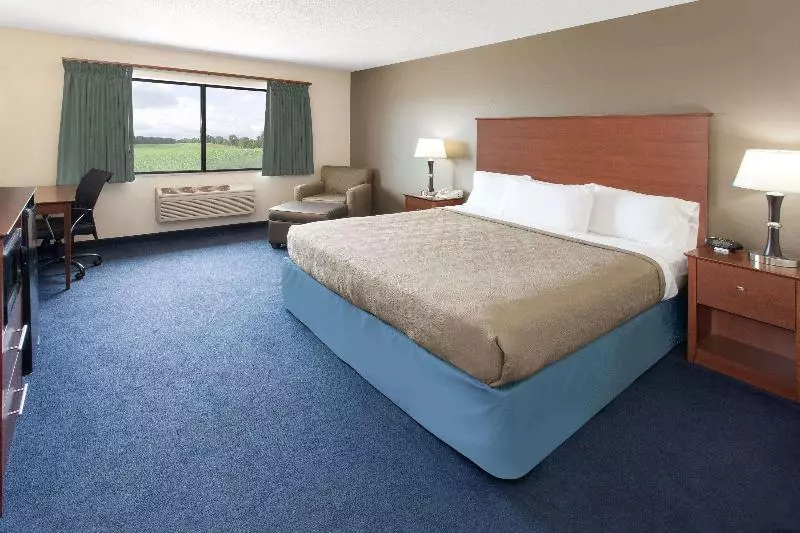 キングサイズベッドのスタンダードルーム, Americinn By Wyndham Webster City