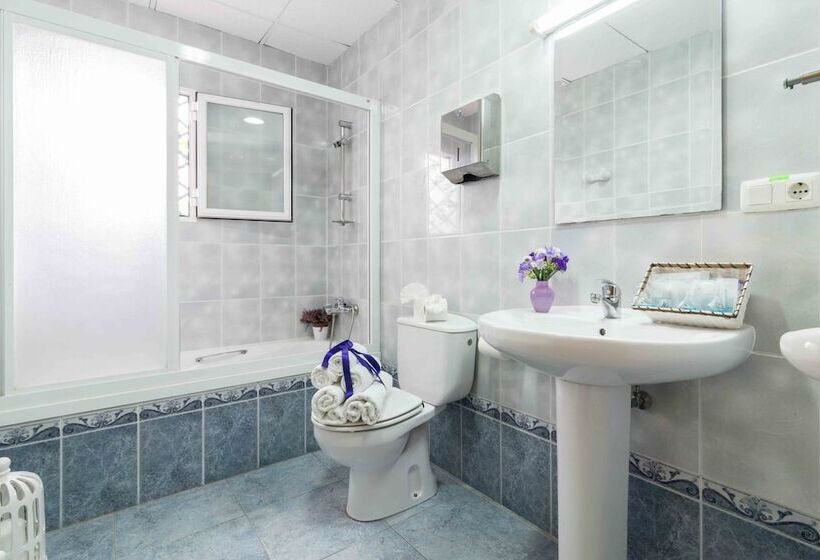 Номер Стандарт Четырехместный Совместный Санузел, La Fonda Benissa, Grupo Terra De Mar, Alojamientos Con Encanto
