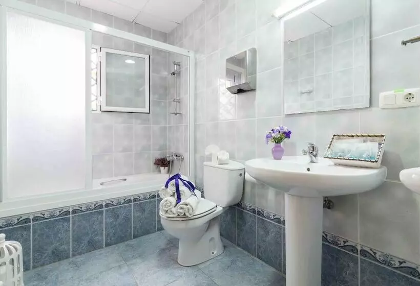 اتاق استاندارد چهارنفره با سرویس بهداشتی مشترک, La Fonda Benissa, Grupo Terra De Mar, Alojamientos Con Encanto
