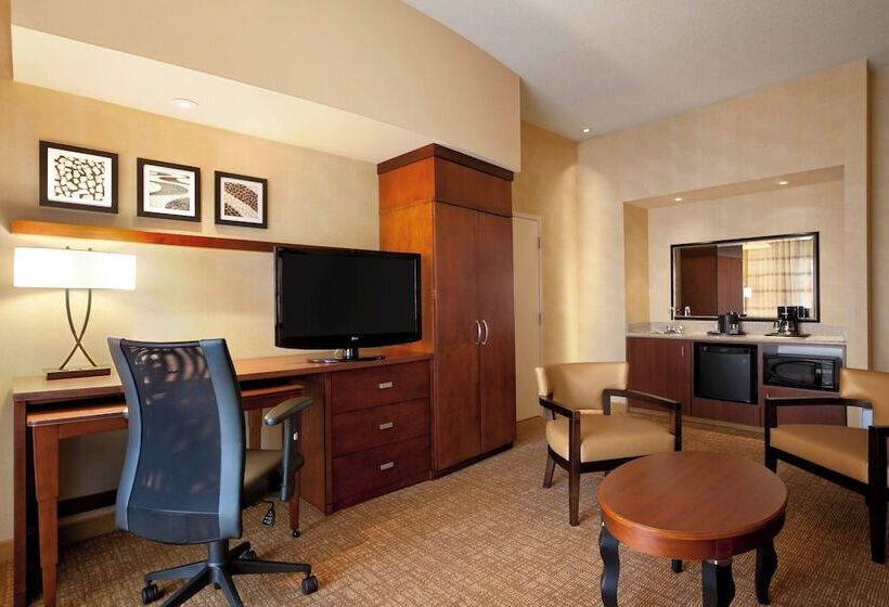 جناح, Sonesta Essential Junction City