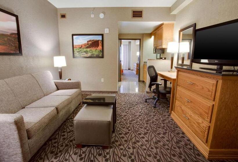 מיטת קינג בסוויטה, Drury Inn & Suites Amarillo