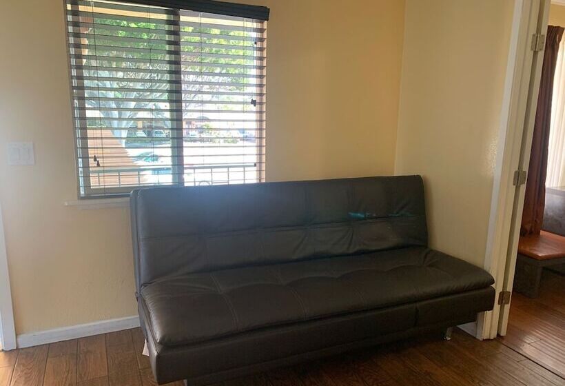 جناح عائلي, Oasis Inn And Suites