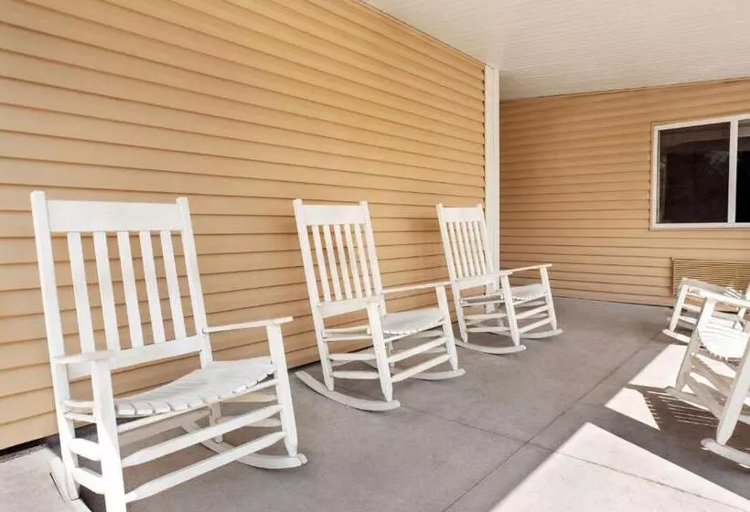 キングサイズベッドのスタンダードルーム, Travelodge By Wyndham North Platte