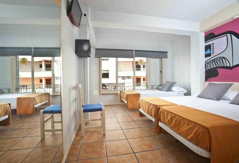 اتاق استاندارد با تراس, Ten Hostel