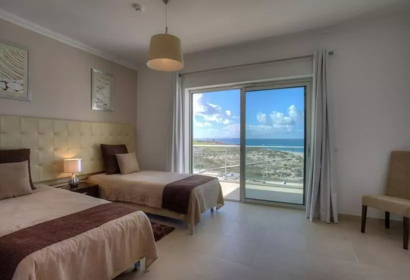２ベッドルームのテニメントハウス, The Beachfront  Praia D El Rey Golf & Beach Resort