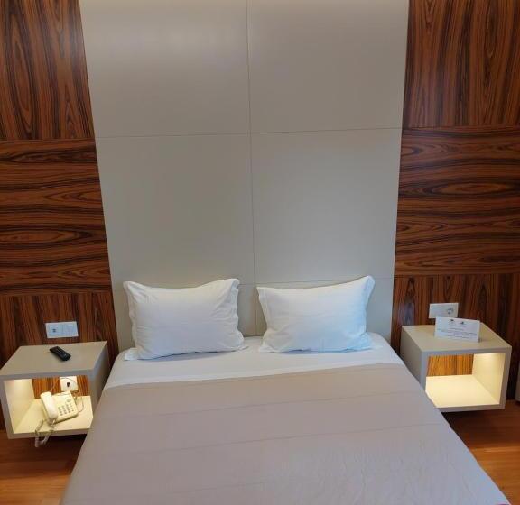 Номер Стандарт, Amadora Palace