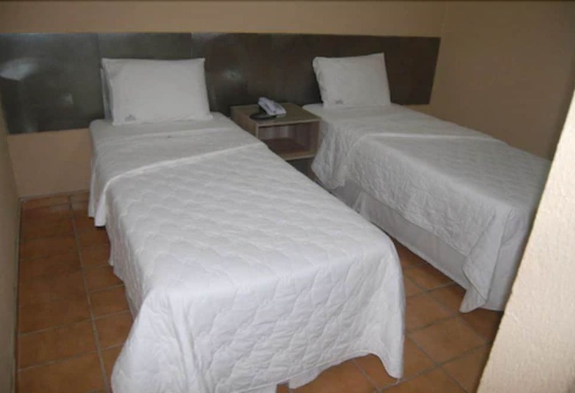 スタンダード4人部屋, Angica Golden