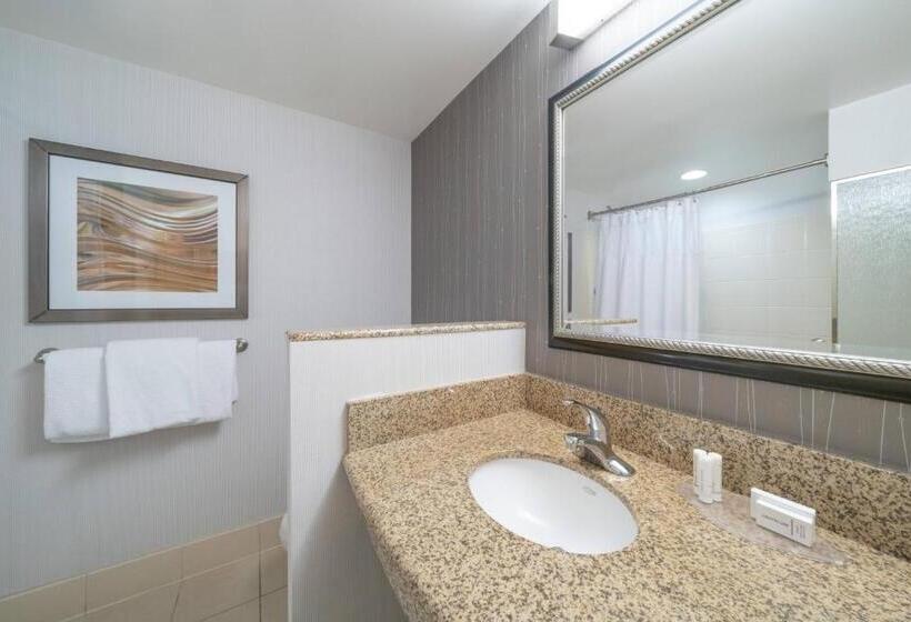 Номер Стандарт Адаптированный для Инвалидов, Courtyard By Marriott Salisbury