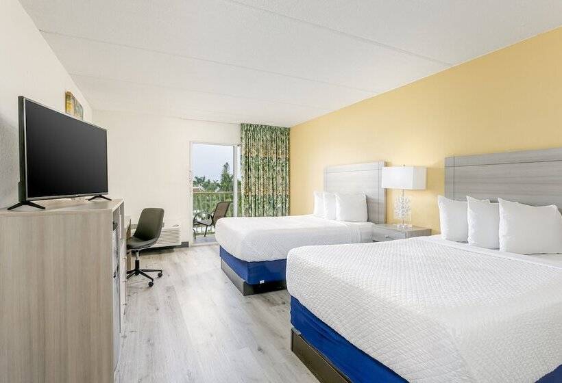 غرفه قياسيه سريرين مزدوجين, Hutchinson Island