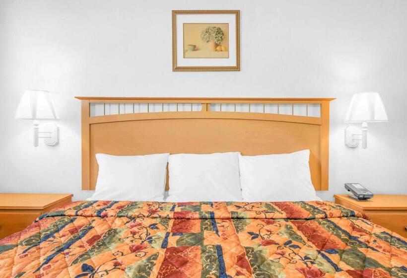 스탠다드 룸 킹사이즈 침대, Knights Inn Pine Grove