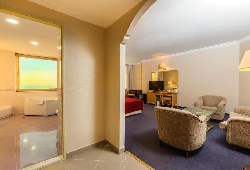 جناح جونيور, Kumburgaz Marin Princess