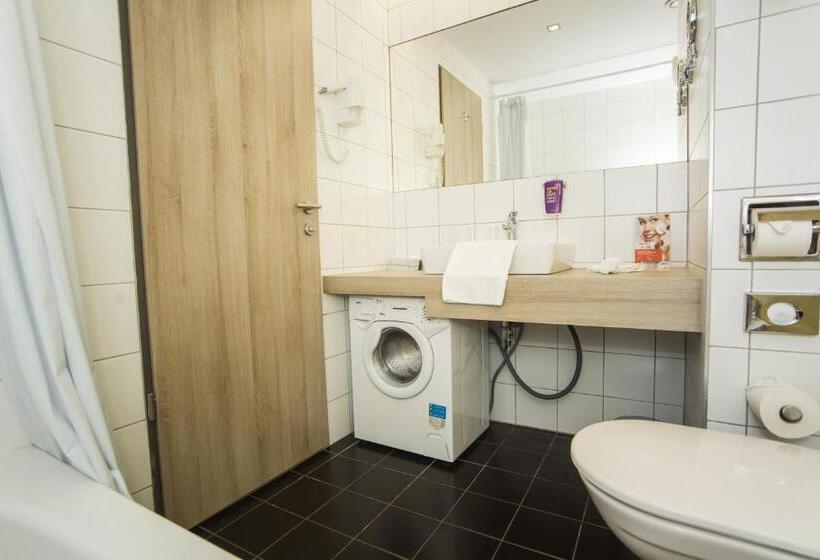 Juniorsviitti Keittiö, Park Inn By Radisson Budapest