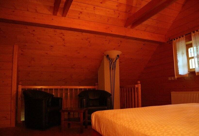 اتاق دوبلکس, Pule Estate