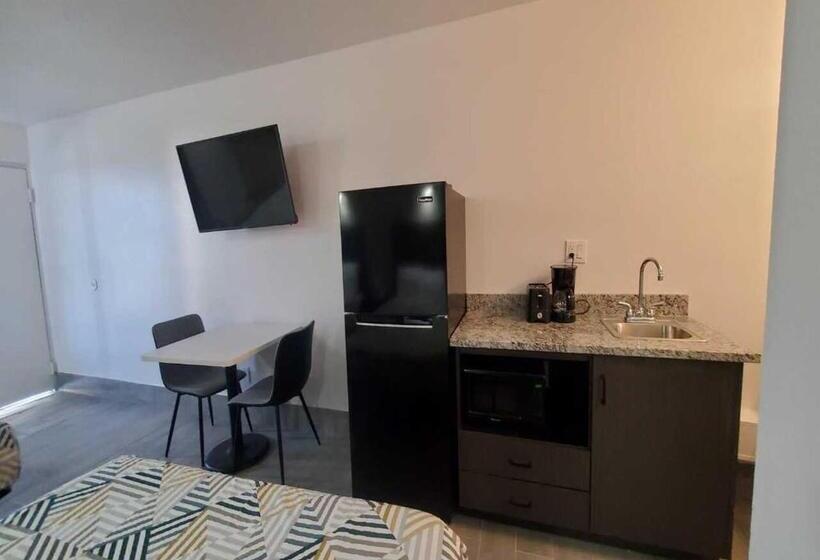 חדר סטנדרט עם מיטת קינג, Crestview Inn