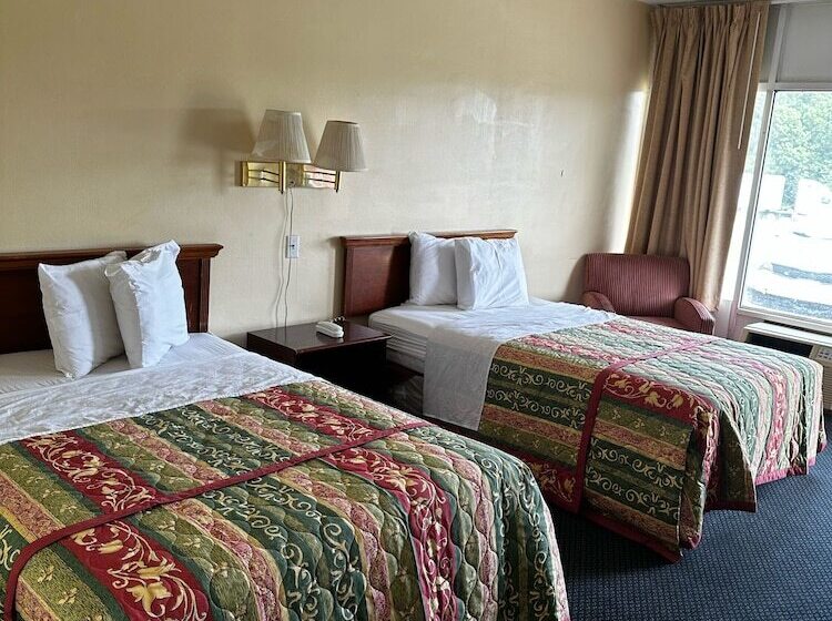 带2个双人床的标准工作室, Loyalty Inn Charlotte Airport