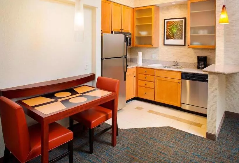 キングサイドベッドのスタンダードワンルーム, Residence Inn By Marriott Roanoke Airport