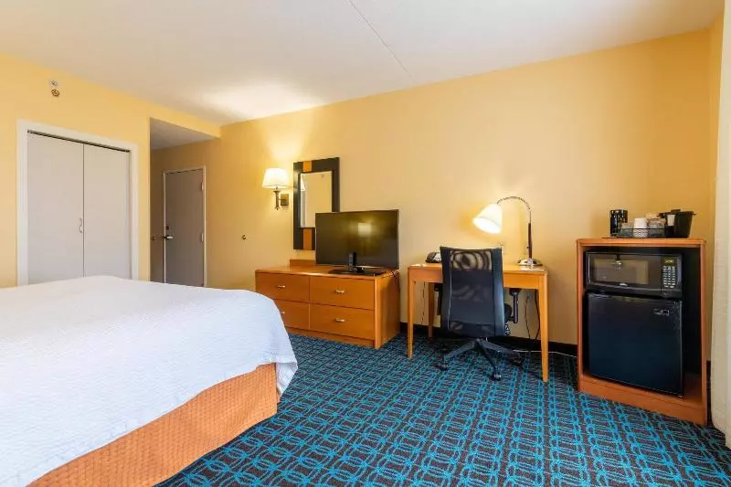 キングサイズベッドのスタンダードルーム, Fairfield Inn & Suites By Marriott Carlisle
