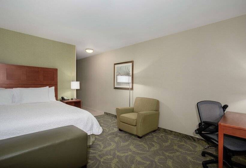 غرفة قياسية سرير مزدوج, Hampton Inn And Suites Astoria