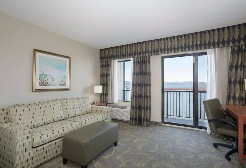 ダブルベッドスタンダードルーム, Hampton Inn And Suites Astoria