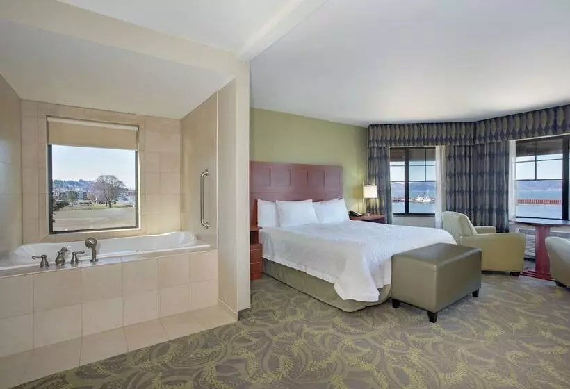 デラックススタジオ, Hampton Inn And Suites Astoria
