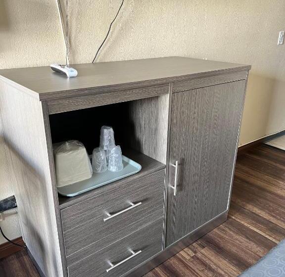 스탠다드 룸 킹사이즈 침대, Highland Inn Las Vegas