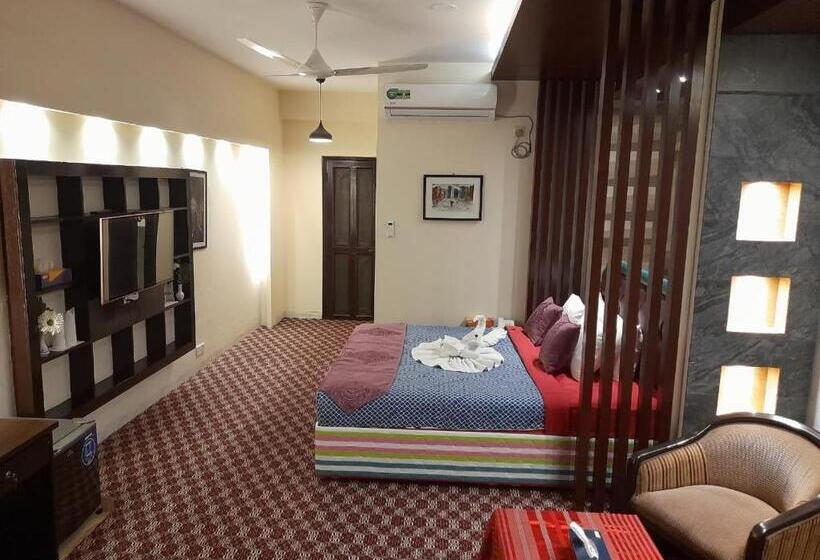 اتاق سوپریور, Center Point Apartment