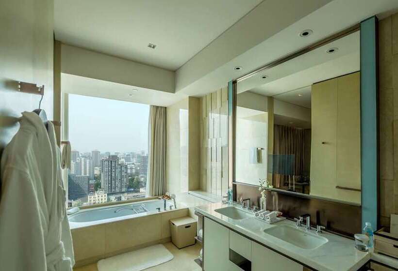 سوئیت اجرایی با تخت کینگ, Conrad Beijing