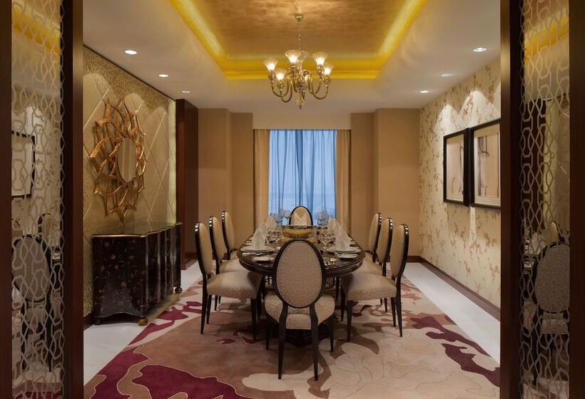 سوئیت رویال, Conrad Dubai