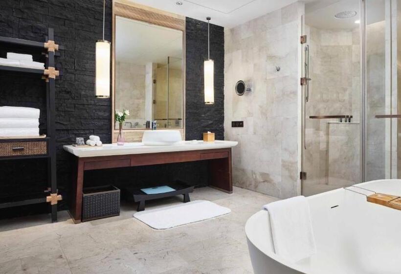 Deniz Manzaralı Premium  Süit, Crowne Plaza Hailing Island, An Ihg