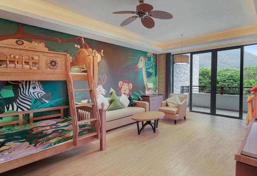 Superior suite with garden view, Crowne Plaza Hailing Island, An Ihg