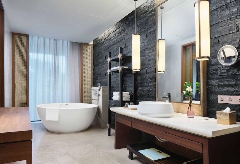 Номер Премиум, Crowne Plaza Hailing Island, An Ihg