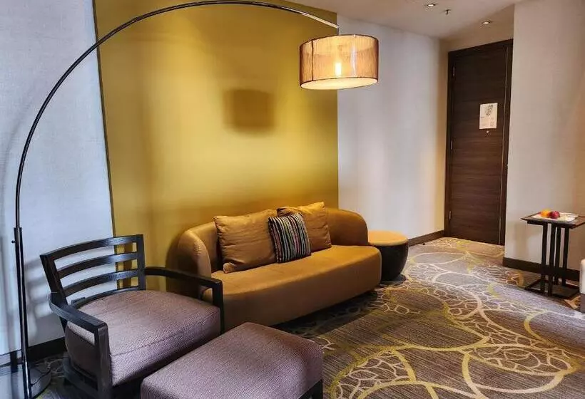 Suite King Bed