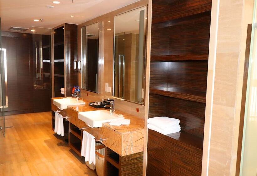 Люкс с Балконом, Holiday Inn Panjin Aqua City, An Ihg