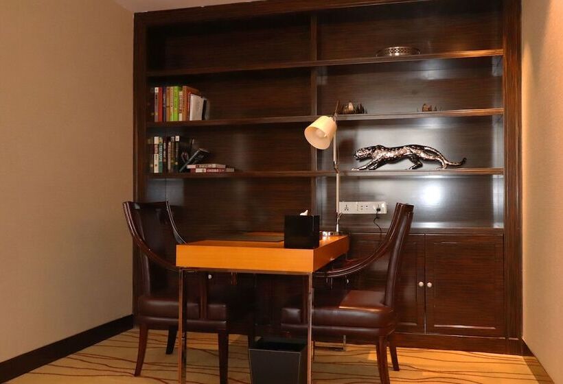 Люкс с Балконом, Holiday Inn Panjin Aqua City, An Ihg