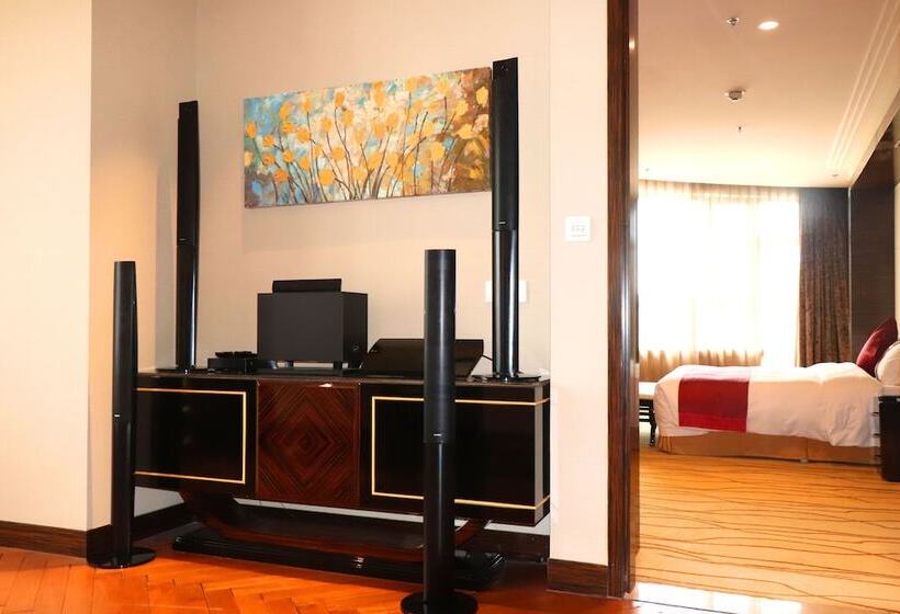 Люкс с Балконом, Holiday Inn Panjin Aqua City, An Ihg