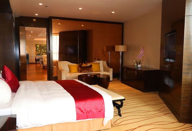 Люкс с Балконом, Holiday Inn Panjin Aqua City, An Ihg