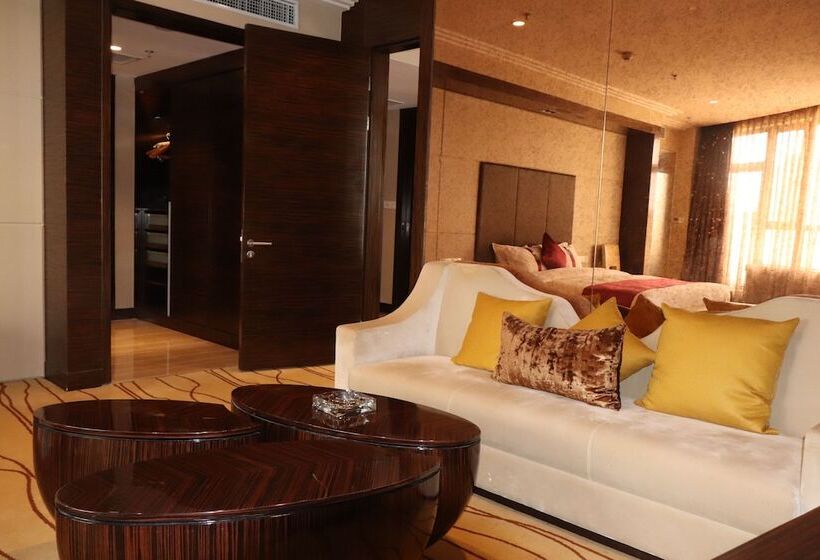 Люкс с Балконом, Holiday Inn Panjin Aqua City, An Ihg