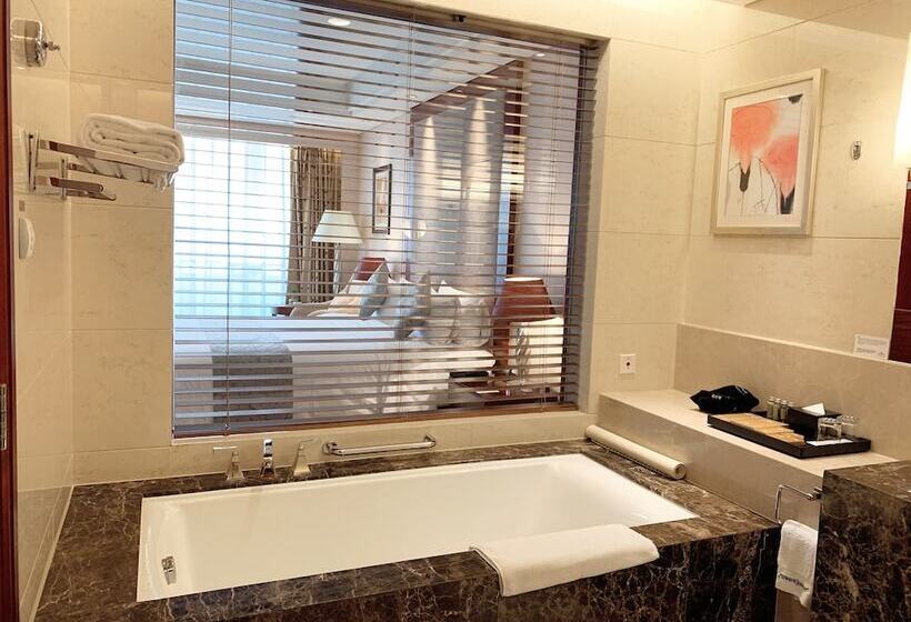 Номер Executive, Howard Johnson Tropical Garden Plaza Kunming