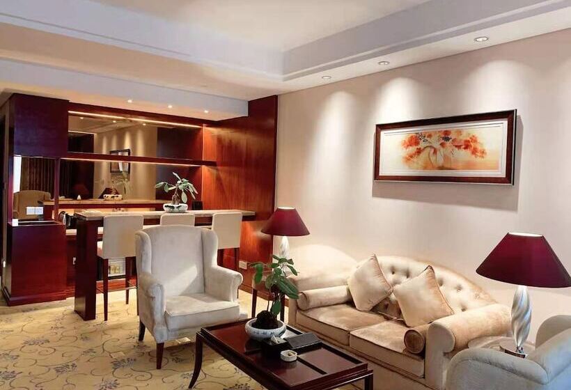 Президентский Люкс, Howard Johnson Tropical Garden Plaza Kunming