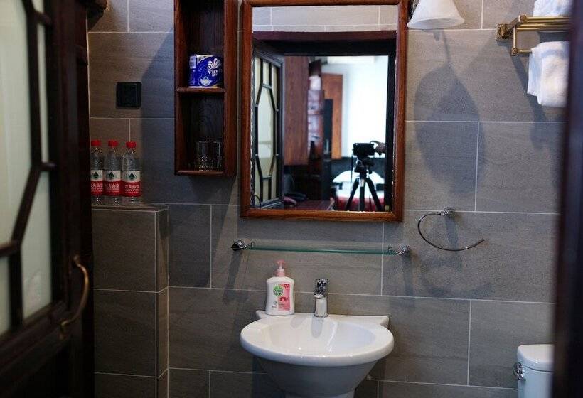 디럭스 트리플 룸, Pingyao Yide