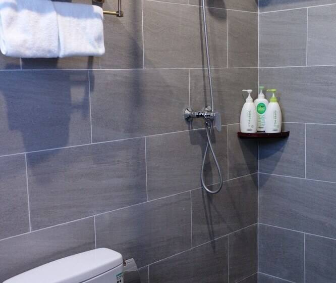 디럭스 트리플 룸, Pingyao Yide