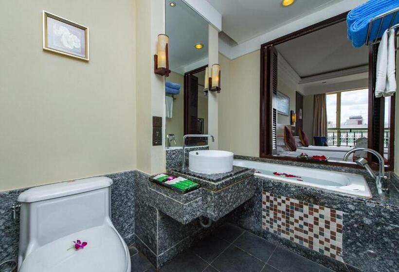 חדר דלוקס עם מרפסת נוף לים, Shengyi Holiday Villa