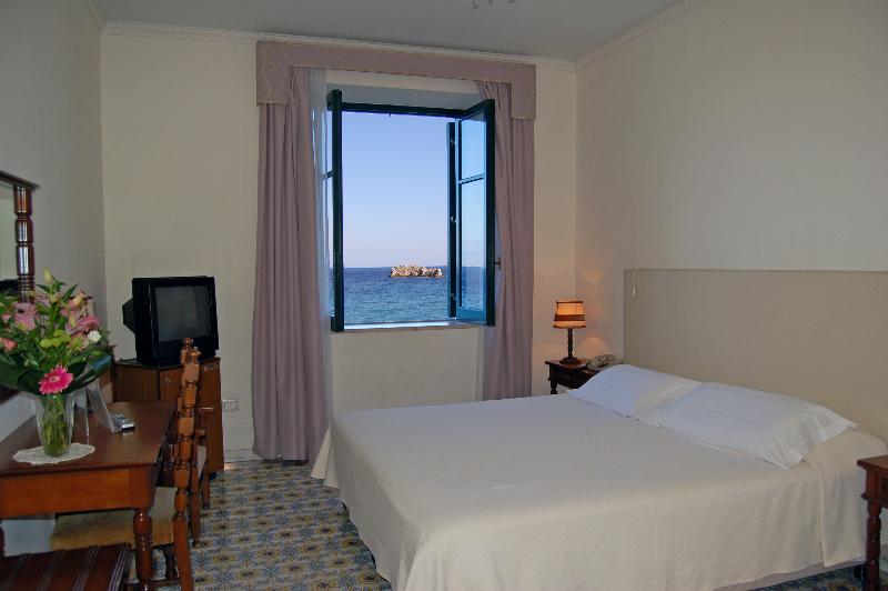 اتاق پرمیوم با چشمانداز دریا, Waldorf Astoria Ras Al Khaimah