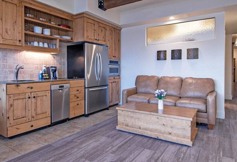 可观山景的豪华套房, Newpark Resort