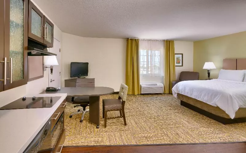 キングサイズベッドのスイートルーム, Candlewood Suites Plano East, An Ihg