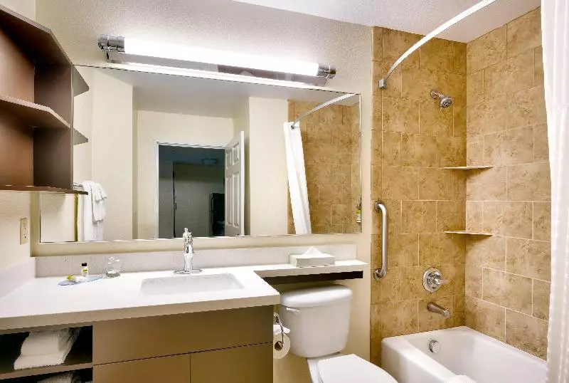 キングサイズベッドのスイートルーム, Candlewood Suites Plano East, An Ihg