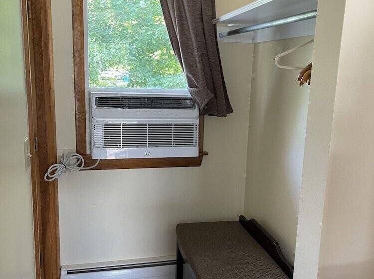 غرفة قياسية سرير كينج, Colonial Motel