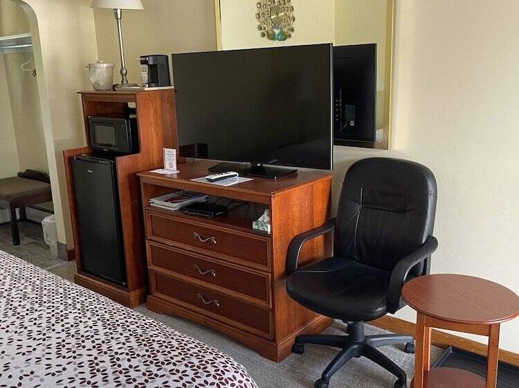 غرفة قياسية سرير كينج, Colonial Motel