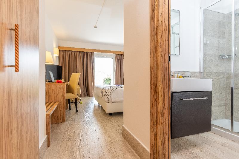 带大床的套房, Comfort Suites