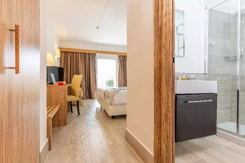 キングサイズベッドのスイートルーム, Comfort Suites